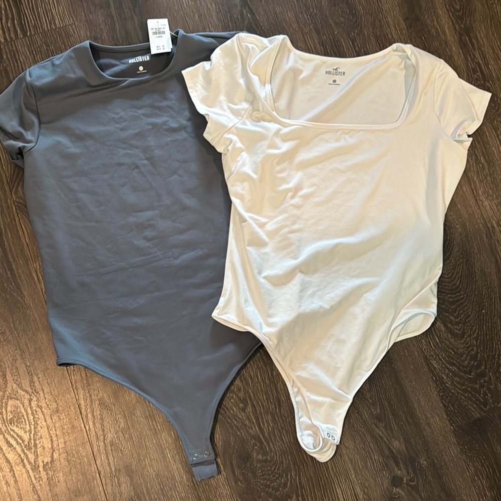 Hollister White and Blue Fitted Short Sleeve Bodysuit